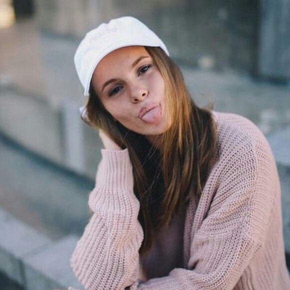 NWT Brandy Melville Peachy hat - Picture 3 of 3